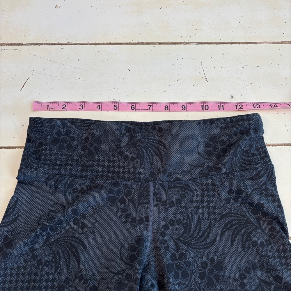 Athleta Floral Capri Leggings Women’s Small - Picture 5 of 9
